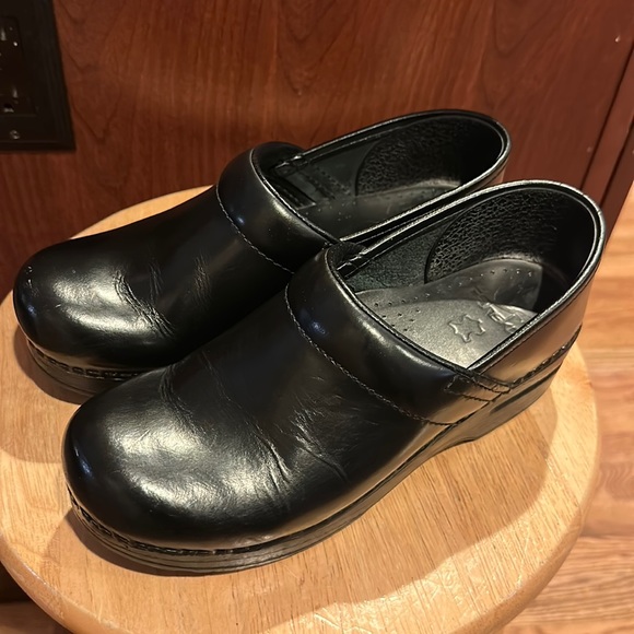 Dansko black clogs size 38 (women’s size 8) - Picture 1 of 10
